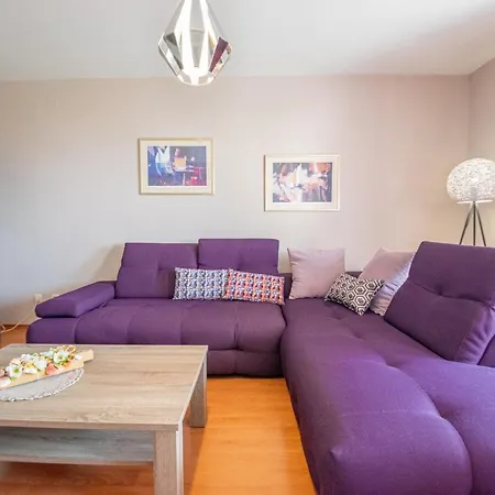 Lägenhet Two-bedroom In Xcvii
