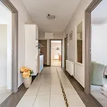 Two-bedroom In Xcvii Lejlighed