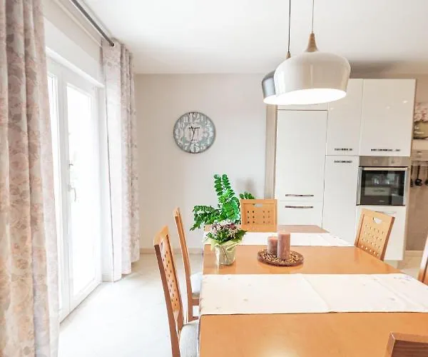 Lägenhet Two-bedroom In Xcvii *